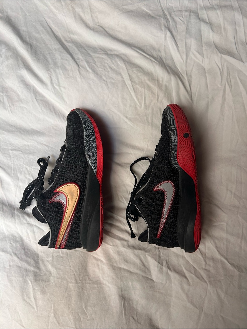 Nike Kids Black and Red Sneakers with Gold Swoosh Size 3.5 Y